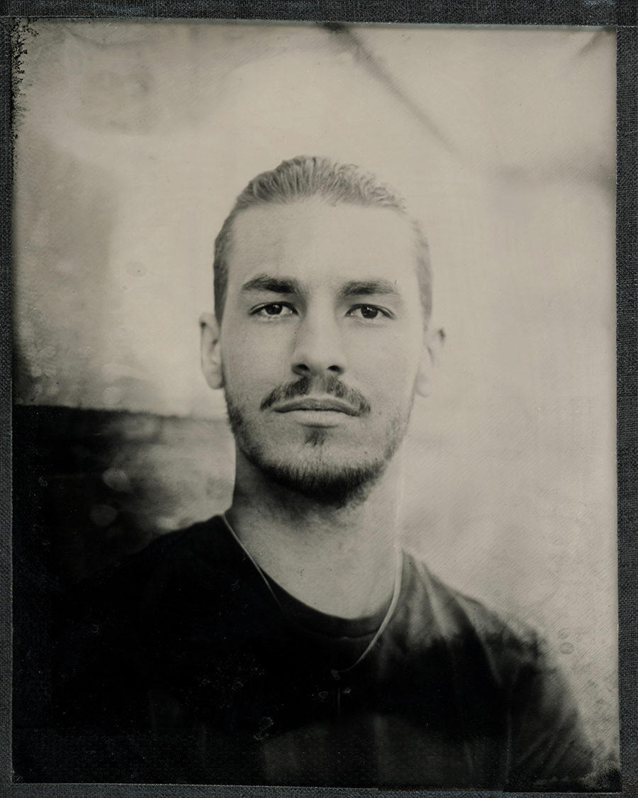 Portrait au collodion humide d'un jeune homme à la moustache — William Moureaux